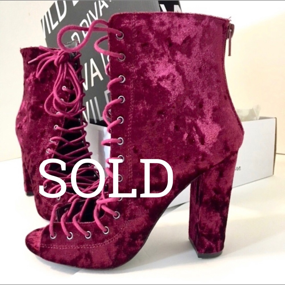 🍍LACE UP BOHO BOOTIES- Cranberry Velvet size 7 - Picture 1 of 8